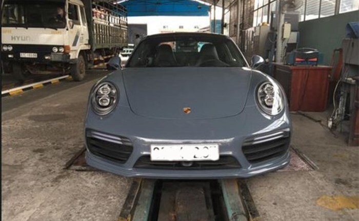 “Vua cà phê Việt” Đặng Lê Nguyên Vũ tậu Porsche 13 tỷ 