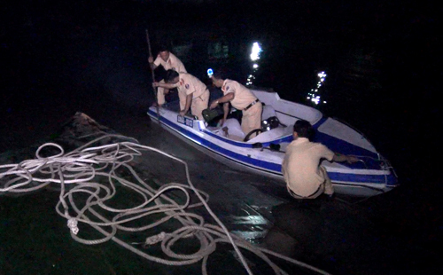 Vớt thi thể 3 mẹ con trên sông ở miền Tây