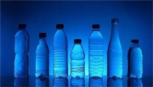 Nguy hiểm khôn lường từ nước đóng chai: Người dùng cần chú ý để không gặp họa