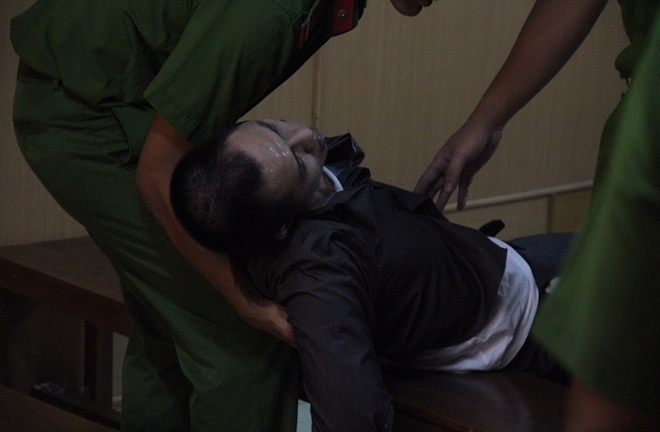 Bị tuyên án tử, kẻ giết người bất ngờ ngất xỉu tại phiên tòa