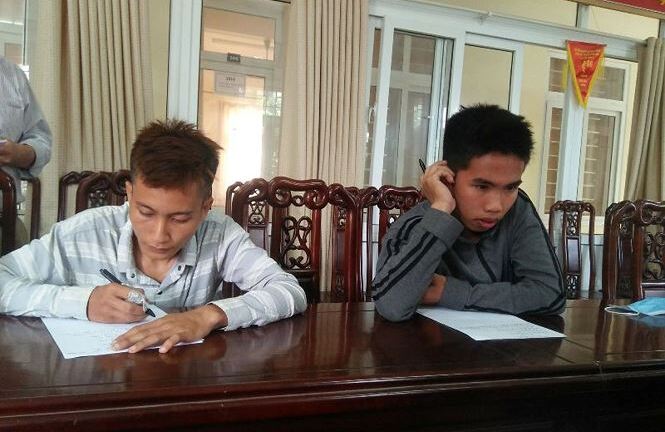 Triệu tập nhóm thanh niên đầu trần, dàn hàng chặn xe trên quốc lộ