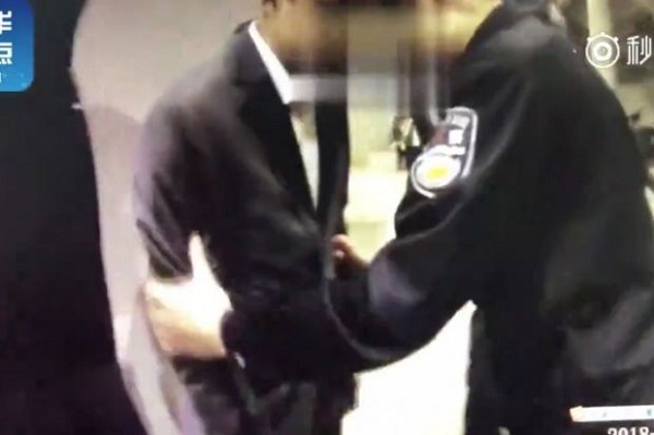 Tội phạm truy nã bị bắt giữ vì đi xem thần tượng biểu diễn 