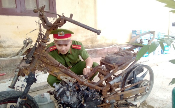 Không được đánh đề, nam thanh niên đốt xe máy, doạ nổ bình ga