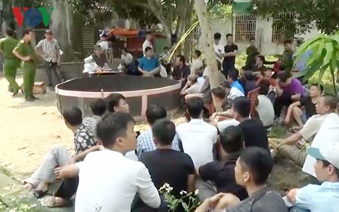 Hàng chục cảnh sát bất ngờ đột kích sới gà, bắt gọn 52 đối tượng