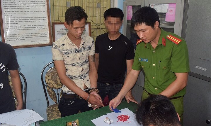 Bắt quả tang thanh niên 9X