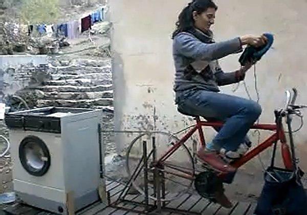 Máy giặt chạy bằng sức người không tốn điện lại giảm béo bụng được chị em 'săn lùng'