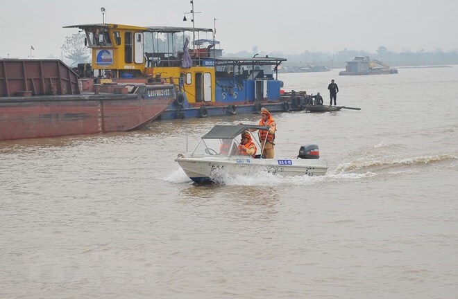 Hải Dương bắt giữ hàng loạt tàu khai thác cát trái phép