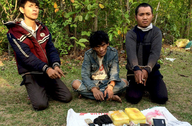 Bắt 3 người Lào vận chuyển 24.000 viên ma tuý vào Việt Nam