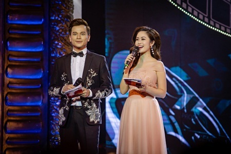MC Danh Tùng – Thùy Linh lộng lẫy trong đêm trao giải Cánh Diều