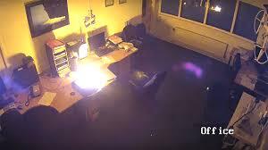 Chiếc Laptop HP Envy đột nhiên phát nổ kinh hoàng khi đang sạc 