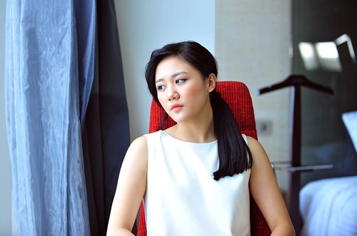 Ca sĩ Văn Mai Hương bị cướp túi xách