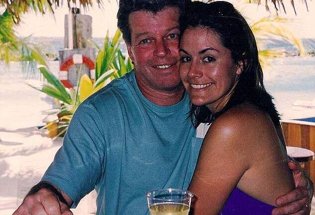 Góa phụ ngoại tình với hơn 100 người đàn ông để 