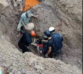 Gần trăm người đào bới, cứu sống đôi vợ chồng bị vùi dưới hố sâu 2m