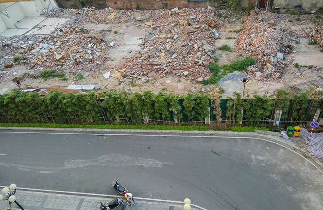 Nhóm người lạ mặt đe dọa cư dân chung cư 75 Tam Trinh