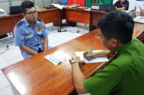 Bảo vệ chung cư đột nhập căn hộ trộm tài sản