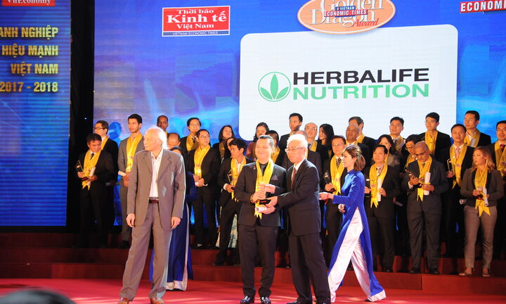 Herbalife Việt Nam nhận danh hiệu “Thương hiệu thực phẩm bổ sung dinh dưỡng hàng đầu” tại Giải thưởng Rồng Vàng năm 2018