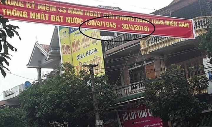 Gỡ băng rôn in sai năm... giải phóng miền Nam