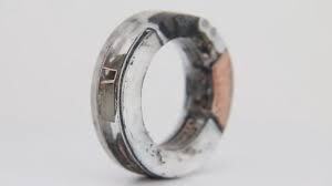 Chiếc nhẫn có giá đến 1.000 USD được chế tác từ chiếc iPhone 8