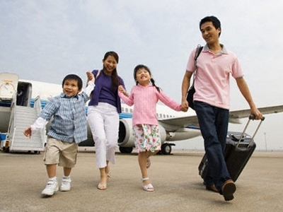 Đưa con đi chơi dịp lễ trong an toàn