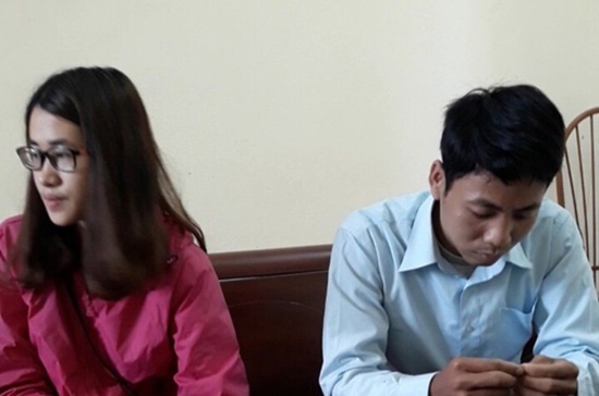 Đôi vợ chồng đập bàn thờ của chủ nhà trọ khi rao giảng 