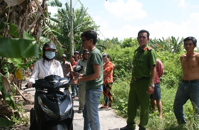 Thiếu nữ 17 tuổi bất ngờ bị nam thanh niên dùng dao uy hiếp, cướp xe