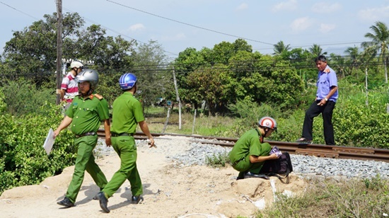 Tàu hỏa tông tử vong người trong đoàn đưa tang