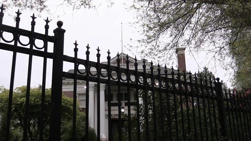 Lý do Mỹ tháo gỡ quốc kỳ Nga tại tòa nhà Tổng lãnh sự 