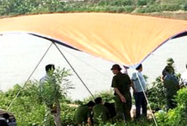 Điều tra nguyên nhân nam thanh niên có hình xăm tử vong dưới kênh ở Cà Mau