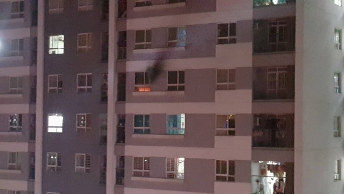 Cháy căn hộ tầng 8 Chung cư Hồng Hà Eco City, cư dân hốt hoảng tháo chạy