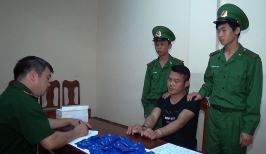 Bắt đối tượng vận chuyển hơn 7.000 viên má túy tổng hợp