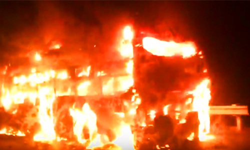 Xe khách Phương Trang bốc cháy ngùn ngụt trên cao tốc TP HCM -Trung Lương