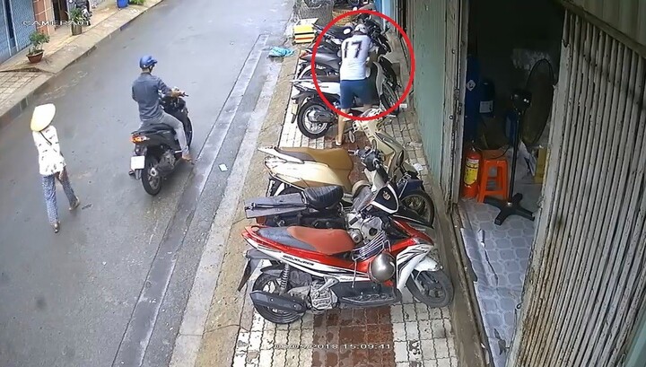 Video: Thanh niên bẻ khóa trộm xe SH trong 5s