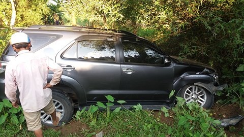 Vụ xe Fortuner vượt 3 chốt cảnh sát rồi lao xuống vực: Tài xế không có bằng lái?