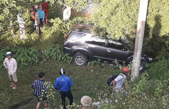 Nguyên nhân tài xế bỏ chạy sau khi ô tô vượt 3 chốt CSGT, lao xuống vực 