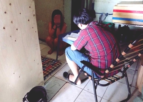 Chủ quán cà phê bị khách dùng roi điện uy hiếp, cướp tài sản