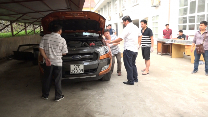 Hơn 200 cảnh sát bao vây xe bán tải chở 329 bánh heroin trị giá hàng chục tỷ đồng