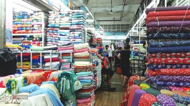 Hại sức khỏe khi mặc quần áo dễ phai màu