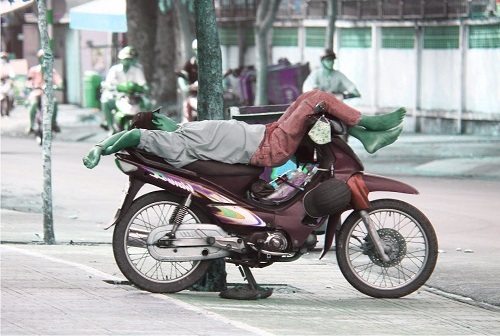 Hậu vận của những người trúng số (Kỳ 5): Tỷ phú bỗng trắng tay vì… mua mì tôm mong trúng thưởng xe máy