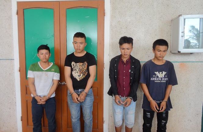 Bắt nhóm đối tượng dùng kiếm chặn đầu ô tô cướp tiền