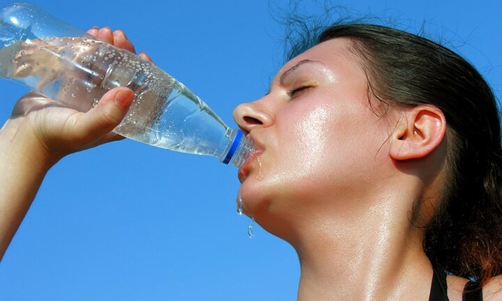 Cách phòng và điều trị cho người bị say nắng khi nhiệt độ ngoài trời tăng cao