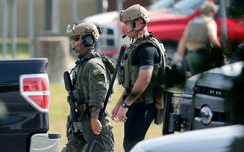 Hiện trường hỗn loạn vụ nam sinh Mỹ xả súng khiến 10 người thiệt mạng