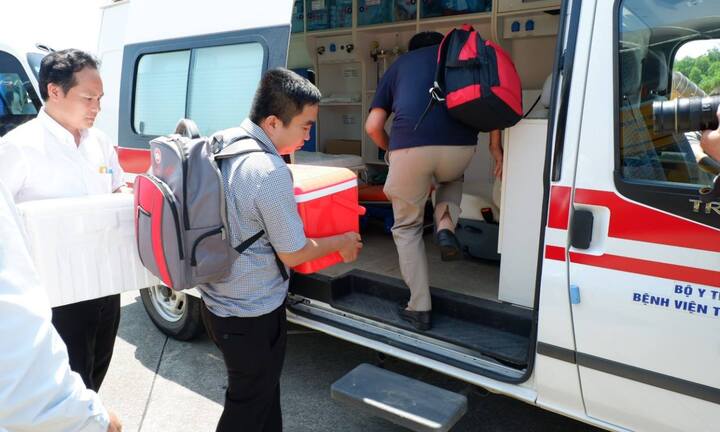 Nín thở theo dõi chuyến bay vận chuyển tạng của nam thanh niên tặng cho nhiều người tại Huế