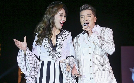 Mr Đàm vừa hát vừa khiêu vũ cùng Hoa hậu Nhân ái Đỗ Lan