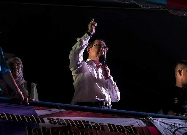 Malaysia sa thải 17.000 nhân viên, giảm lương bộ trưởng để tiết kiệm ngân sách