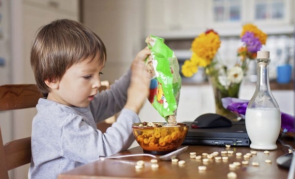 Các mẹ có con trai dưới 10 tuổi bổ sung ngay vitamin này để con không còn quậy phá