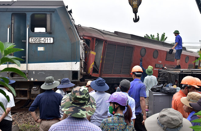 Vụ 2 tàu hàng tông nhau ở Quảng Nam: Đình chỉ công tác Trưởng ga Núi Thành