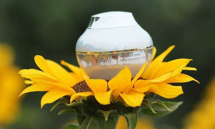 Trang điểm nhẹ nhàng, tự nhiên với sản phẩm Edally Make Up And Whitenning Day Cream