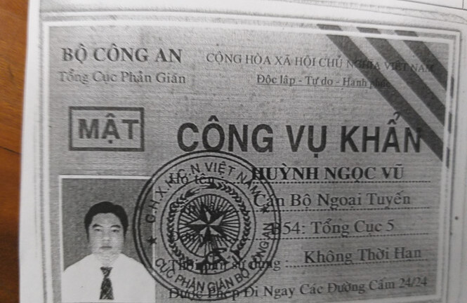 Vi phạm tốc độ, giả cán bộ công an 