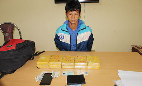 Bắt quả tang nam thanh niên mua bán 10 bánh heroin