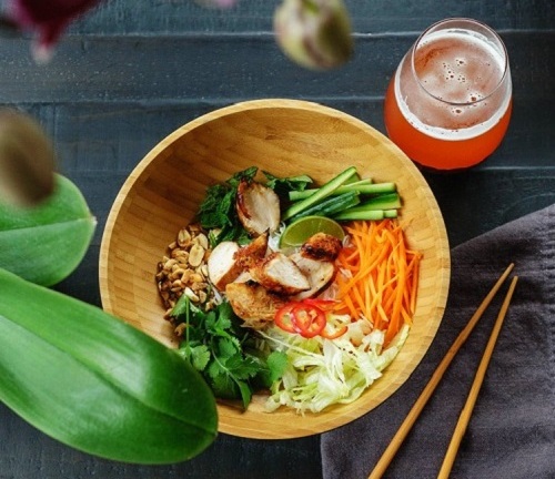 Giảm cân thành công với món bún trộn thịt gà đậm vị, giải ngán cuối tuần